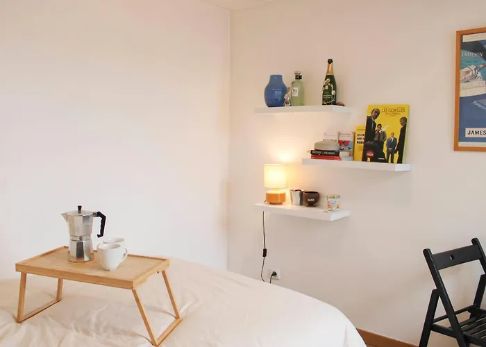 Bright Near Theaters And The Marais *