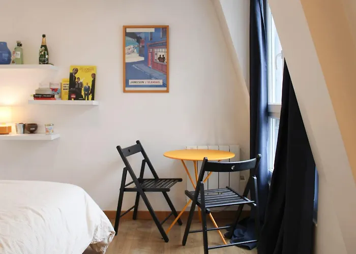 Апартаменты Bright Near Theaters And The Marais *