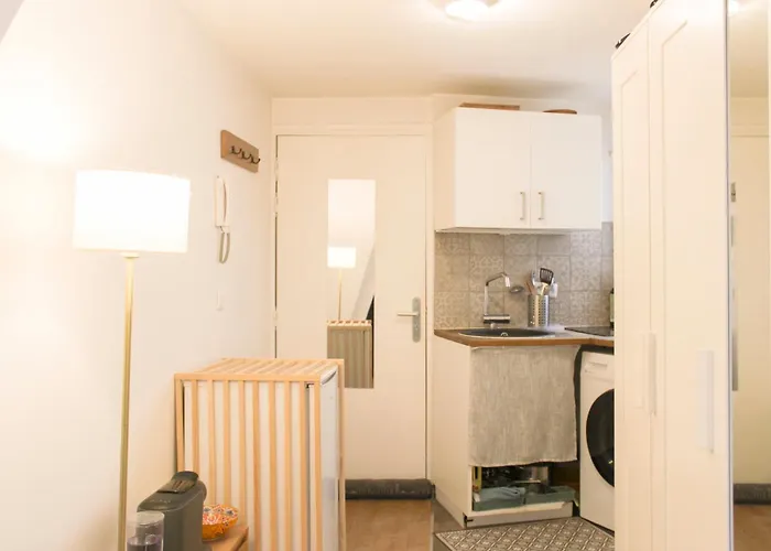 Апартаменты Bright Near Theaters And The Marais