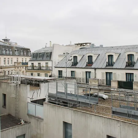 Bright Near Theaters And The Marais Apartment
